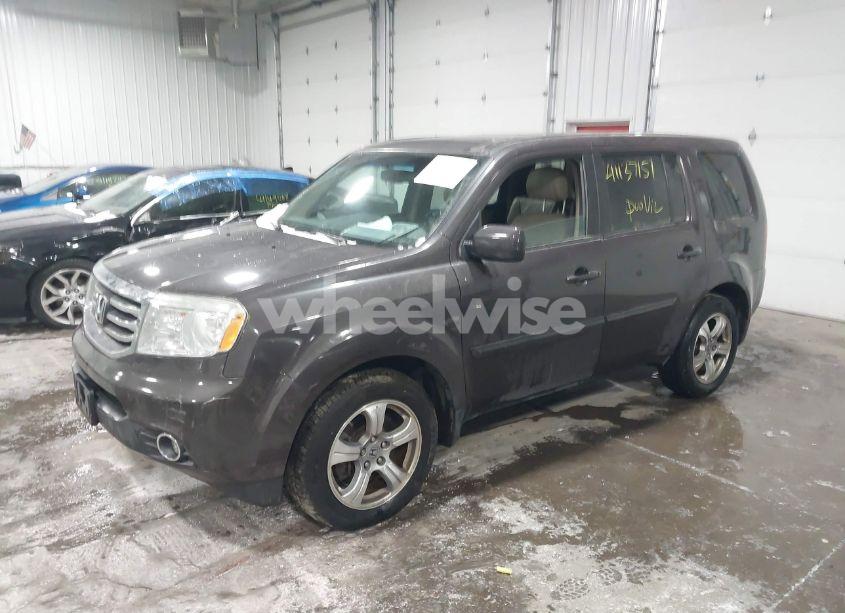 Photo 2 of 2015 Honda Pilot EX-L (VIN 5FNYF4H59FB069269)