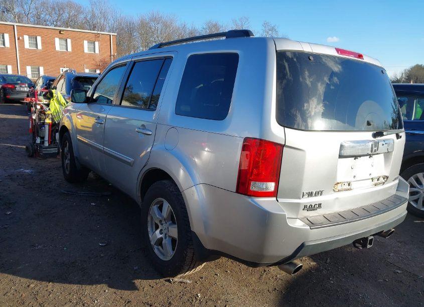 Photo 3 of 2010 Honda Pilot EX-L (VIN 5FNYF4H5XAB016802)