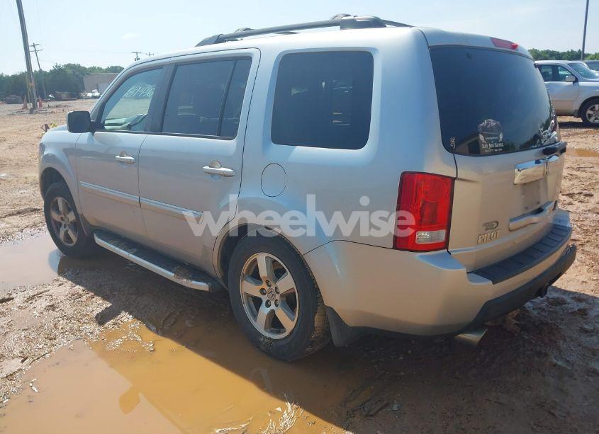 Photo 3 of 2011 Honda Pilot EX-L (VIN 5FNYF4H60BB039032)