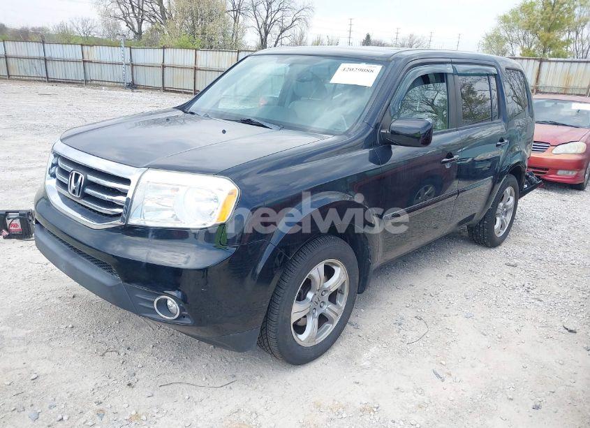 Photo 2 of 2015 Honda Pilot EX-L (VIN 5FNYF4H61FB001749)
