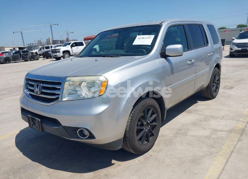 Photo 2 of 2013 Honda Pilot EX-L (VIN 5FNYF4H63DB020459)