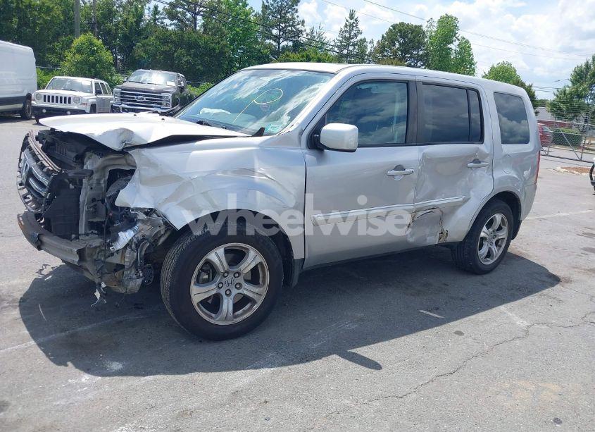 Photo 2 of 2015 Honda Pilot EX-L (VIN 5FNYF4H63FB016737)