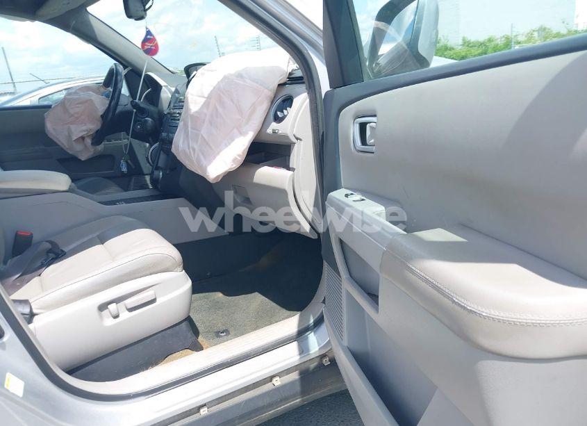 Photo 5 of 2015 Honda Pilot EX-L (VIN 5FNYF4H63FB016737)