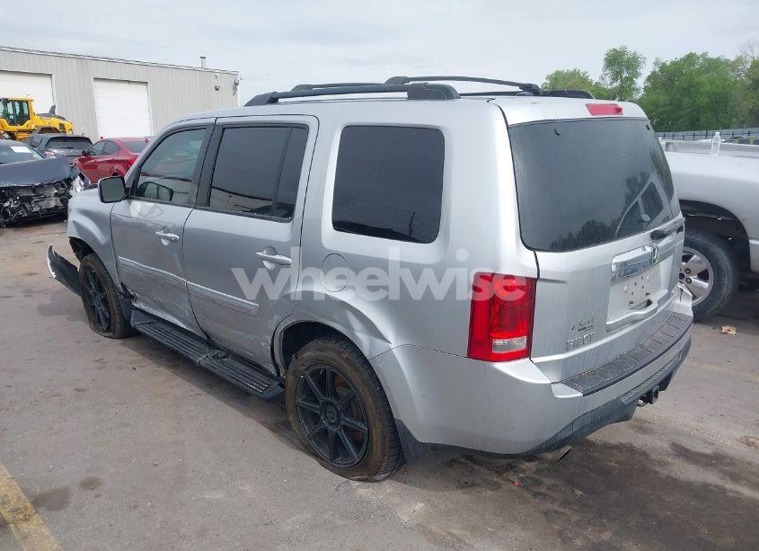 Photo 3 of 2015 Honda Pilot EX-L (VIN 5FNYF4H63FB035479)