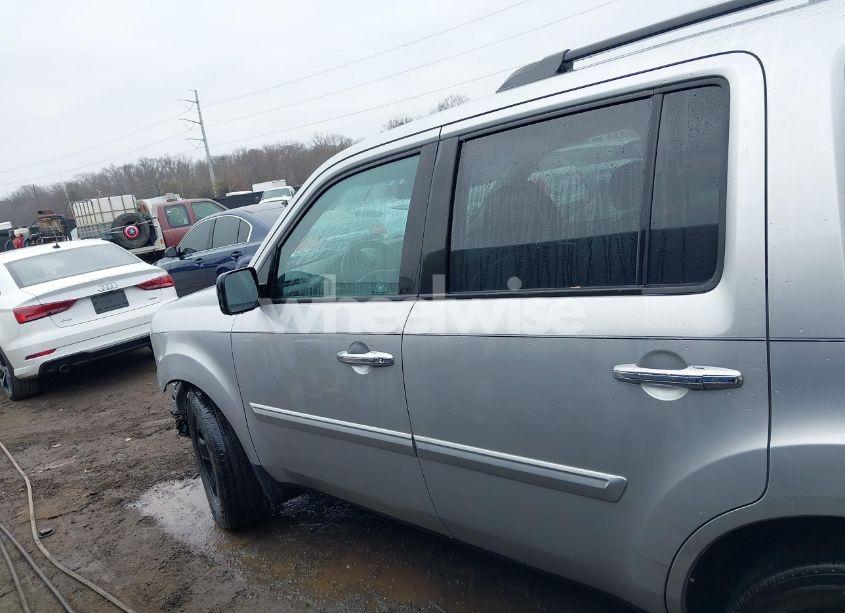 Photo 15 of 2011 Honda Pilot EX-L (VIN 5FNYF4H64BB040295)