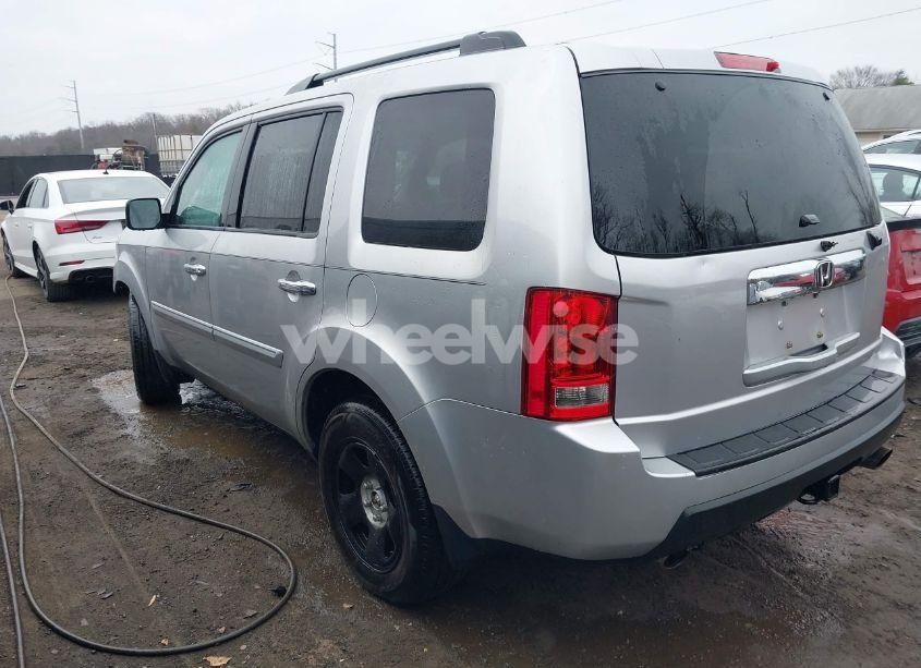 Photo 3 of 2011 Honda Pilot EX-L (VIN 5FNYF4H64BB040295)