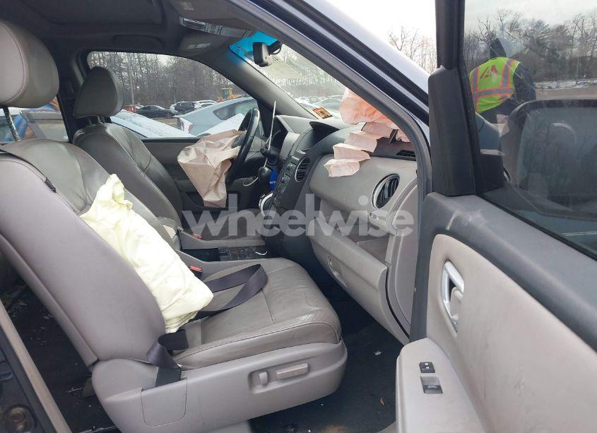 Photo 5 of 2011 Honda Pilot EX-L (VIN 5FNYF4H64BB103413)