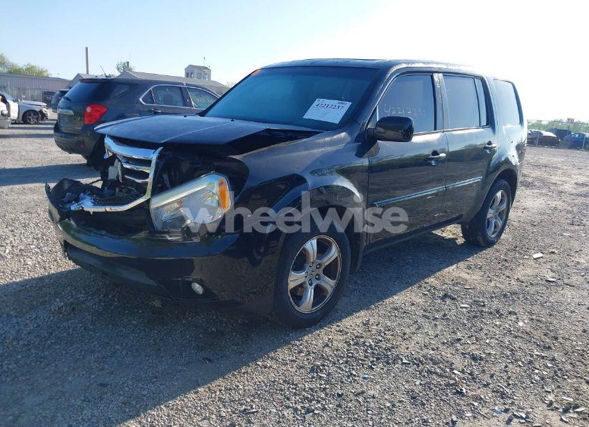 Photo 2 of 2015 Honda Pilot EX-L (VIN 5FNYF4H64FB001776)