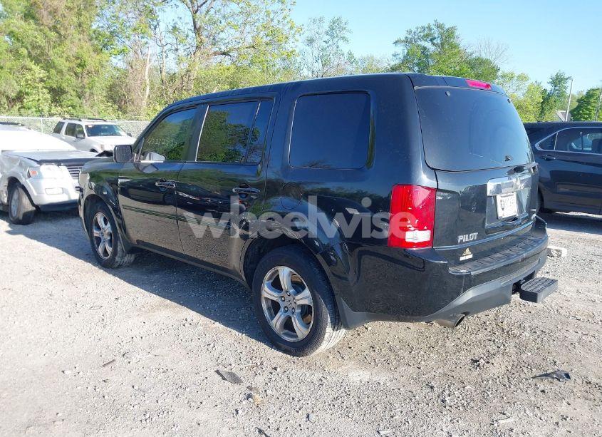 Photo 3 of 2015 Honda Pilot EX-L (VIN 5FNYF4H64FB001776)