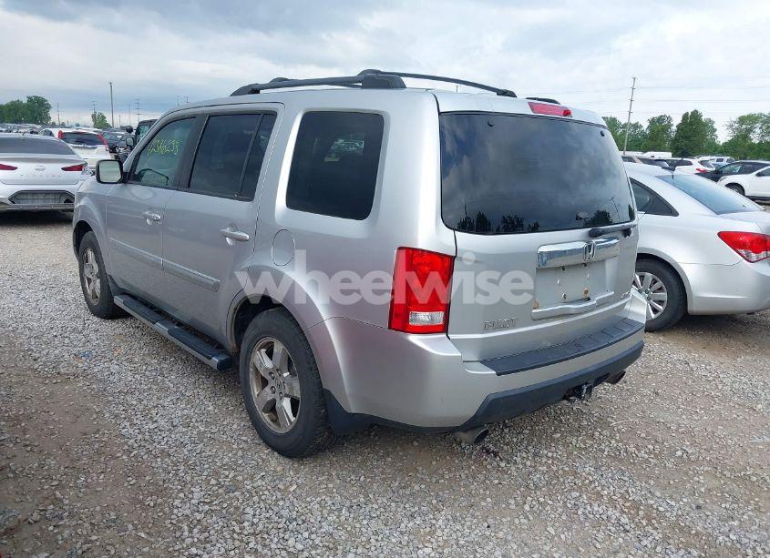 Photo 3 of 2010 Honda Pilot EX-L (VIN 5FNYF4H65AB021284)