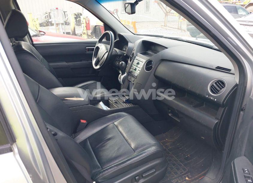 Photo 5 of 2010 Honda Pilot EX-L (VIN 5FNYF4H65AB021284)