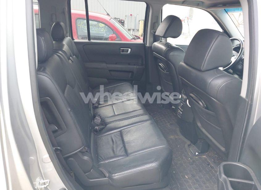 Photo 8 of 2010 Honda Pilot EX-L (VIN 5FNYF4H65AB021284)