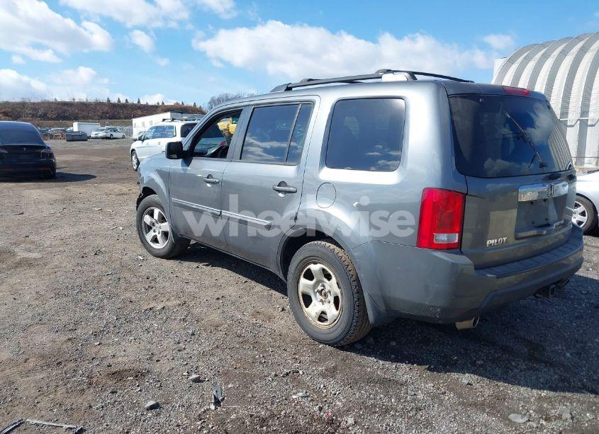 Photo 3 of 2011 Honda Pilot EX-L (VIN 5FNYF4H65BB068140)