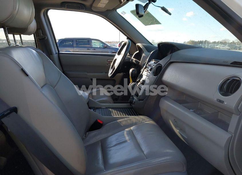 Photo 5 of 2015 Honda Pilot EX-L (VIN 5FNYF4H66FB050882)