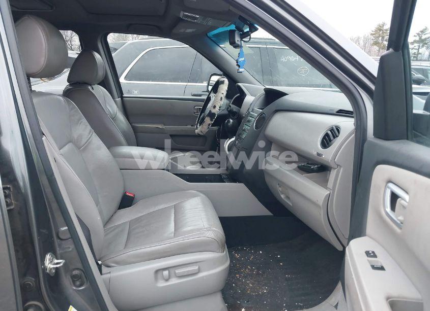 Photo 5 of 2011 Honda Pilot EX-L (VIN 5FNYF4H69BB081179)