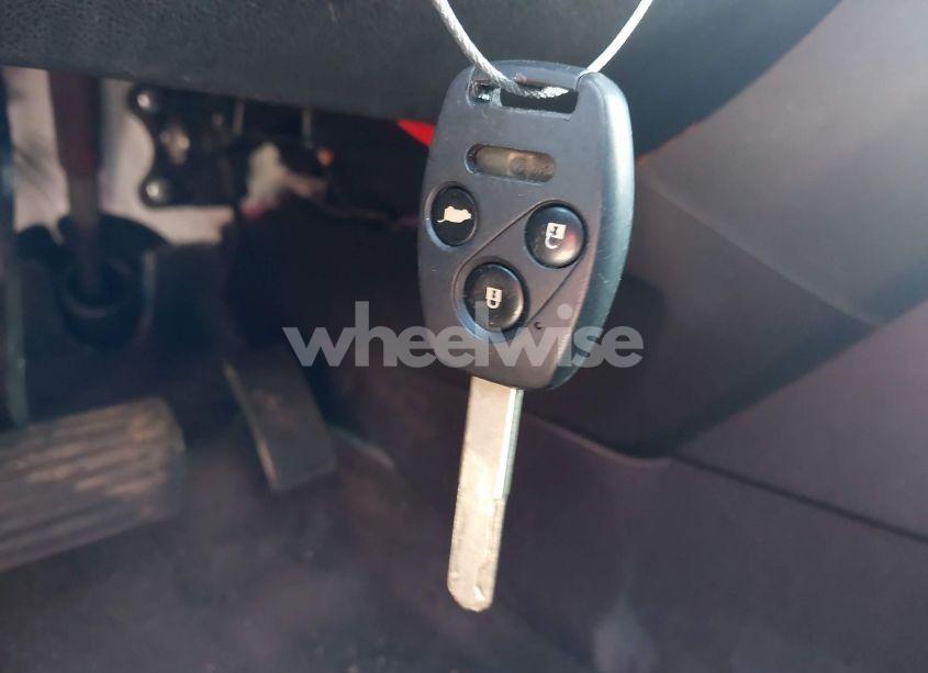 Photo 11 of 2011 Honda Pilot EX-L (VIN 5FNYF4H70BB038097)