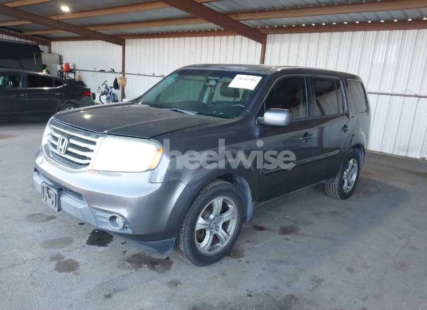 Photo 2 of 2014 Honda Pilot EX-L (VIN 5FNYF4H75EB034969)