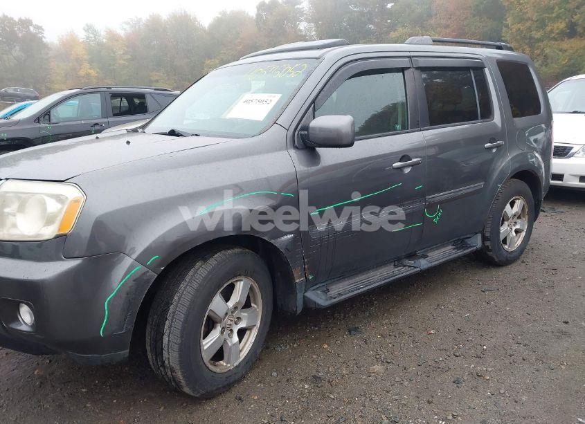 Photo 6 of 2011 Honda Pilot EX-L (VIN 5FNYF4H76BB012880)