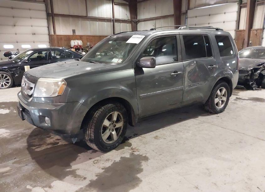 Photo 2 of 2011 Honda Pilot EX-L (VIN 5FNYF4H79BB029611)