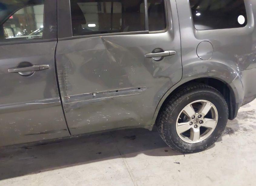 Photo 6 of 2011 Honda Pilot EX-L (VIN 5FNYF4H79BB029611)