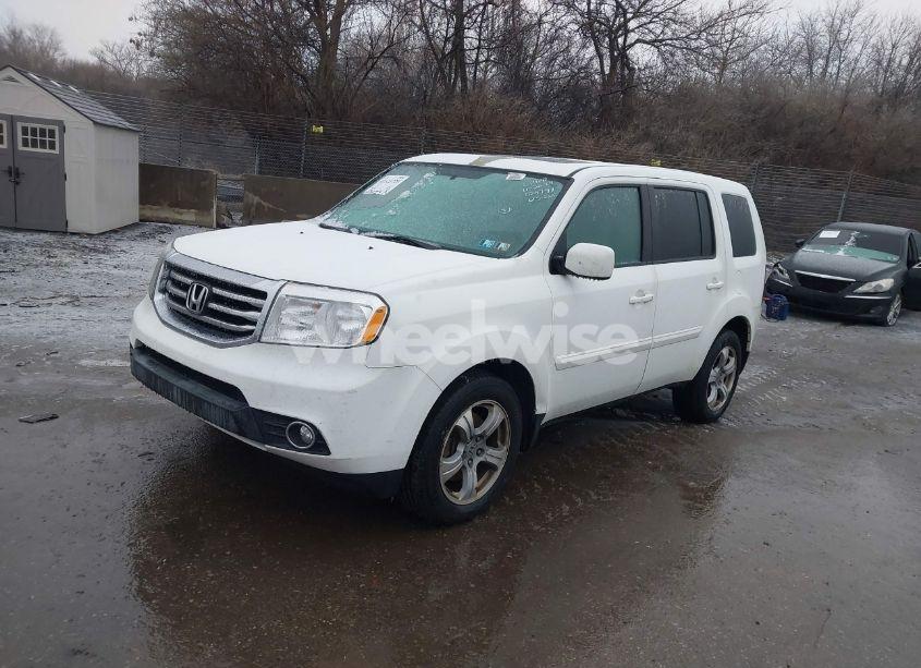 Photo 2 of 2014 Honda Pilot EX-L (VIN 5FNYF4H79EB024798)