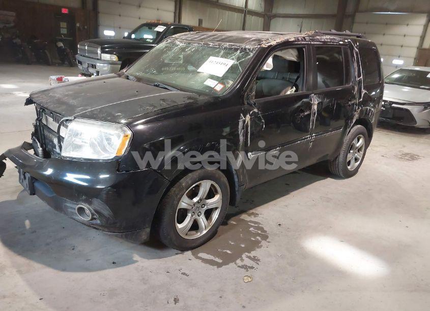 Photo 2 of 2015 Honda Pilot EX-L (VIN 5FNYF4H79FB068947)