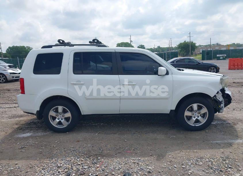 Photo 13 of 2011 Honda Pilot EX-L (VIN 5FNYF4H7XBB059426)