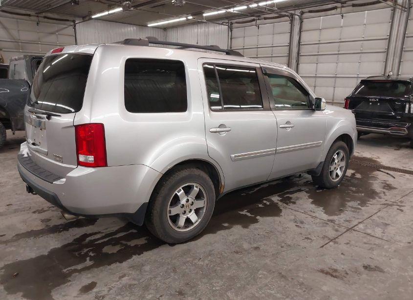 Photo 4 of 2010 Honda Pilot TOURING (VIN 5FNYF4H83AB002864)