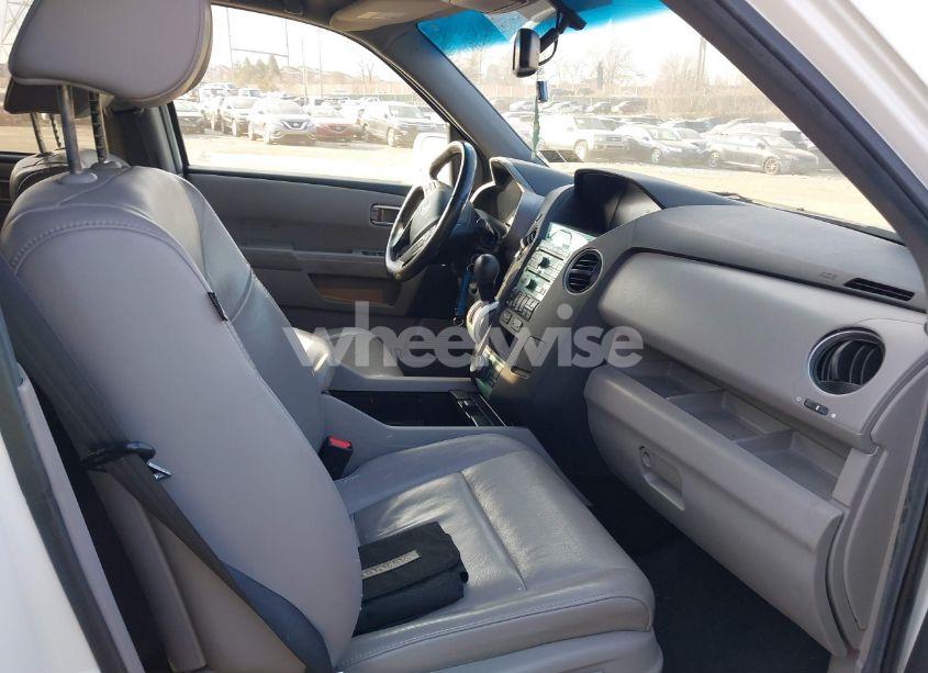 Photo 5 of 2011 Honda Pilot TOURING (VIN 5FNYF4H91BB106537)