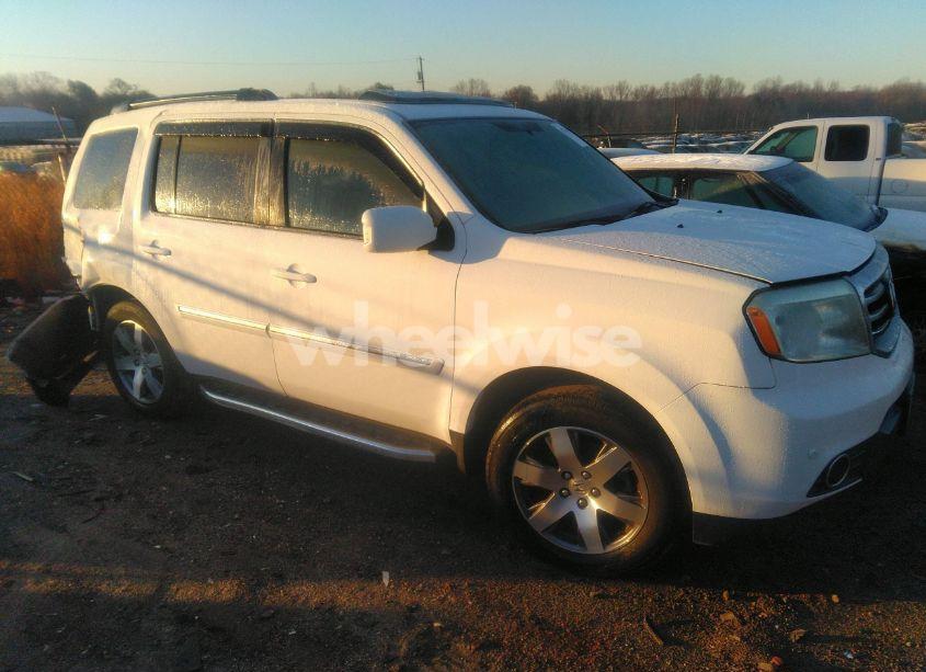 2015 Honda Pilot TOURING (VIN 5FNYF4H91FB066966) main photo