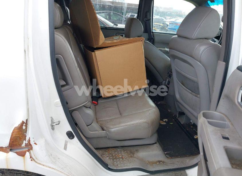 Photo 8 of 2011 Honda Pilot TOURING (VIN 5FNYF4H92BB037647)