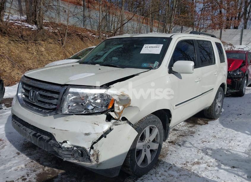 Photo 2 of 2015 Honda Pilot TOURING (VIN 5FNYF4H92FB012575)