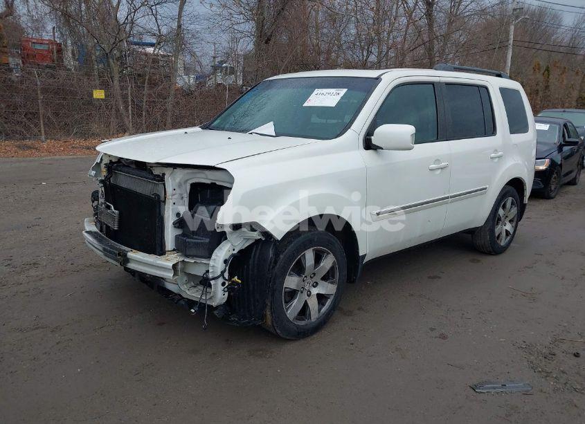 Photo 2 of 2015 Honda Pilot TOURING (VIN 5FNYF4H92FB042384)