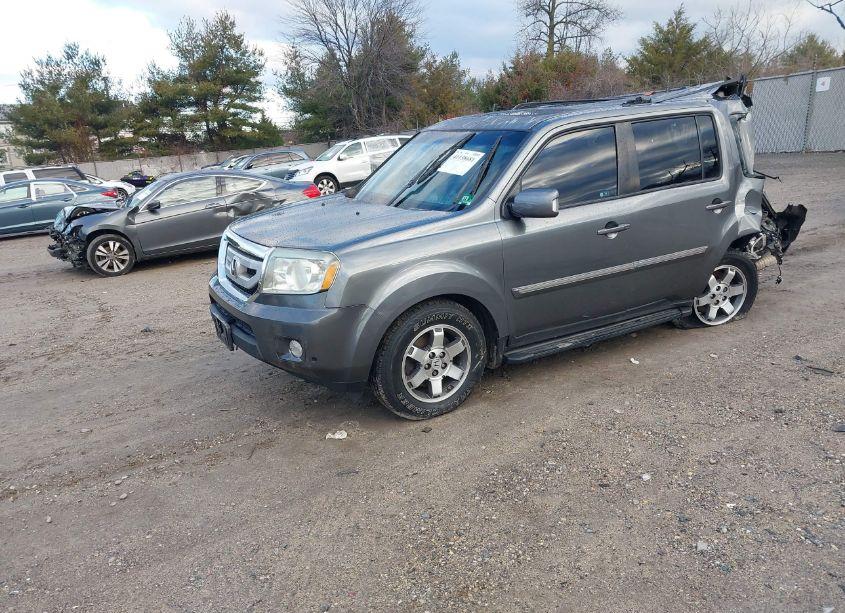 Photo 2 of 2011 Honda Pilot TOURING (VIN 5FNYF4H93BB064226)