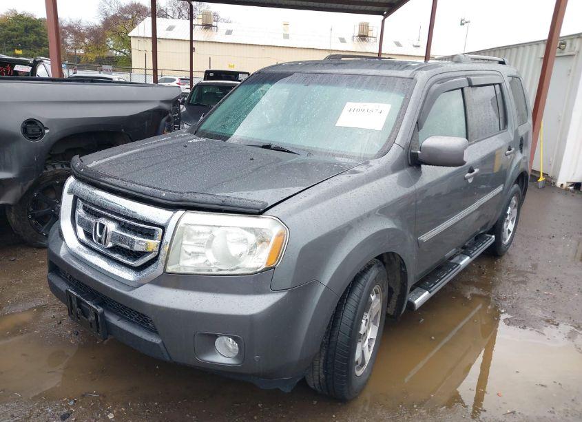Photo 2 of 2011 Honda Pilot TOURING (VIN 5FNYF4H93BB066879)