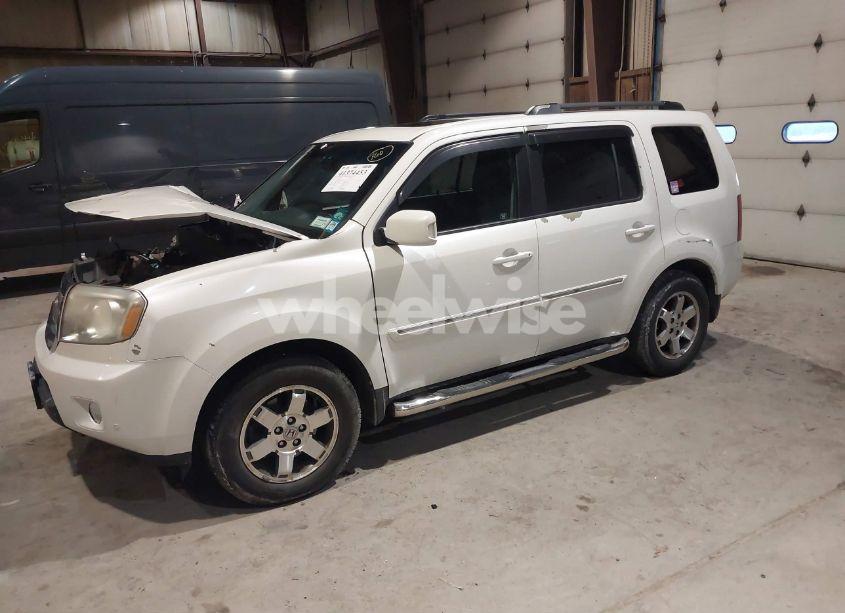 Photo 2 of 2011 Honda Pilot TOURING (VIN 5FNYF4H93BB084167)