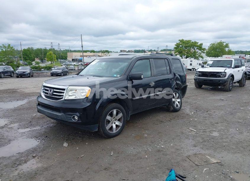 Photo 2 of 2013 Honda Pilot TOURING (VIN 5FNYF4H93DB053570)