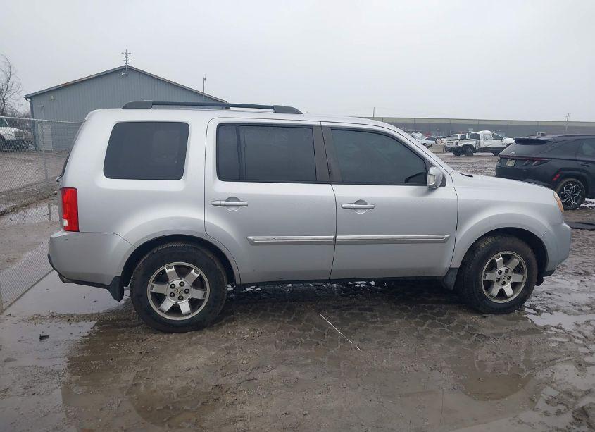 Photo 13 of 2011 Honda Pilot TOURING (VIN 5FNYF4H95BB062641)