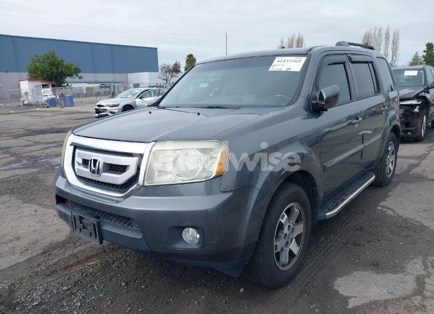 Photo 2 of 2011 Honda Pilot TOURING (VIN 5FNYF4H95BB067399)