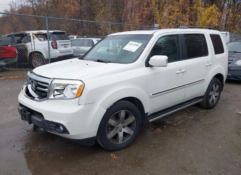 Photo 2 of 2013 Honda Pilot TOURING (VIN 5FNYF4H95DB013832)