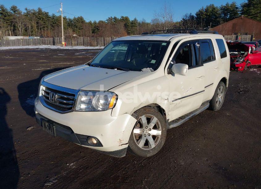 Photo 2 of 2015 Honda Pilot TOURING (VIN 5FNYF4H95FB029807)