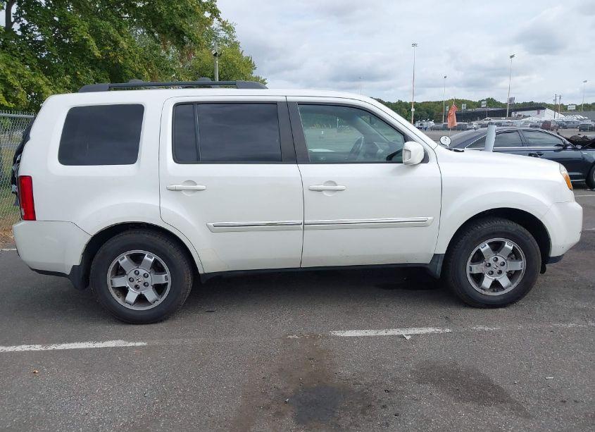 Photo 13 of 2011 Honda Pilot TOURING (VIN 5FNYF4H96BB006451)