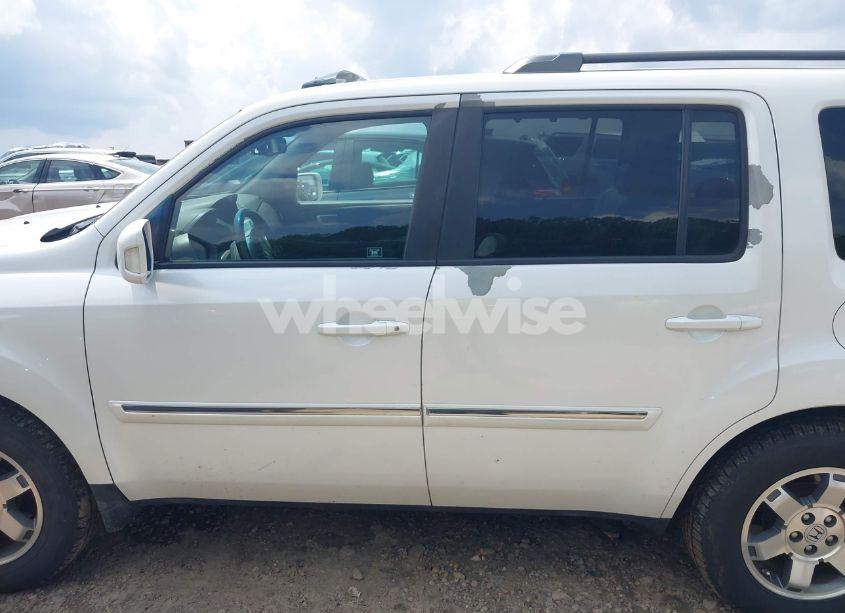 Photo 15 of 2011 Honda Pilot TOURING (VIN 5FNYF4H96BB037120)