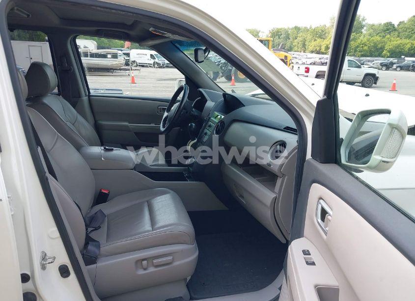 Photo 5 of 2011 Honda Pilot TOURING (VIN 5FNYF4H96BB082963)