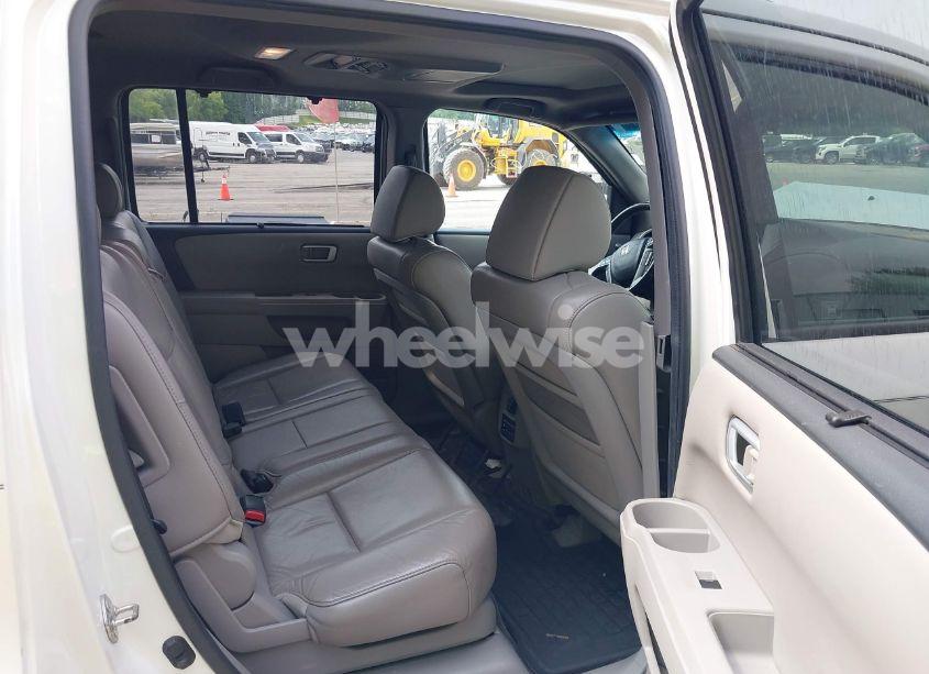 Photo 8 of 2011 Honda Pilot TOURING (VIN 5FNYF4H96BB082963)