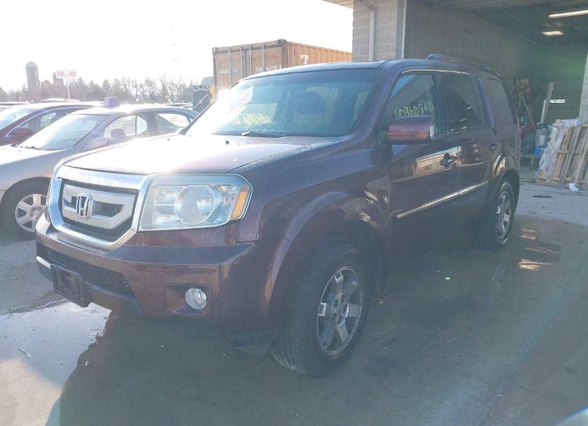 Photo 2 of 2011 Honda Pilot TOURING (VIN 5FNYF4H96BB087483)