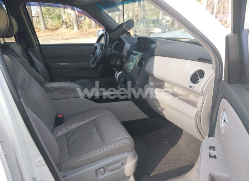 Photo 5 of 2011 Honda Pilot TOURING (VIN 5FNYF4H96BB105979)