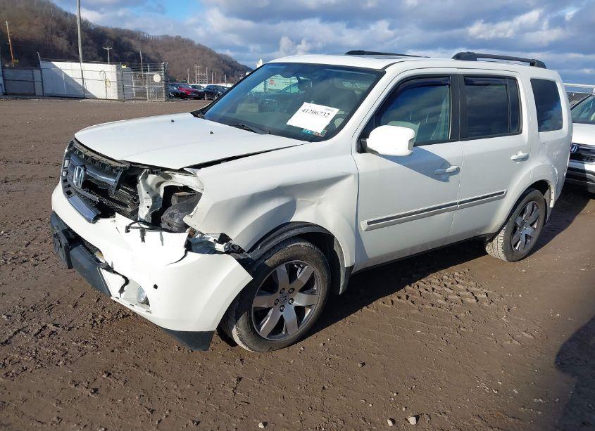 Photo 2 of 2015 Honda Pilot TOURING (VIN 5FNYF4H96FB066364)