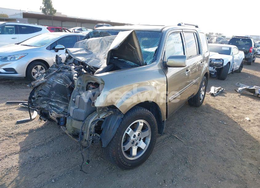 Photo 2 of 2011 Honda Pilot TOURING (VIN 5FNYF4H97BB102184)