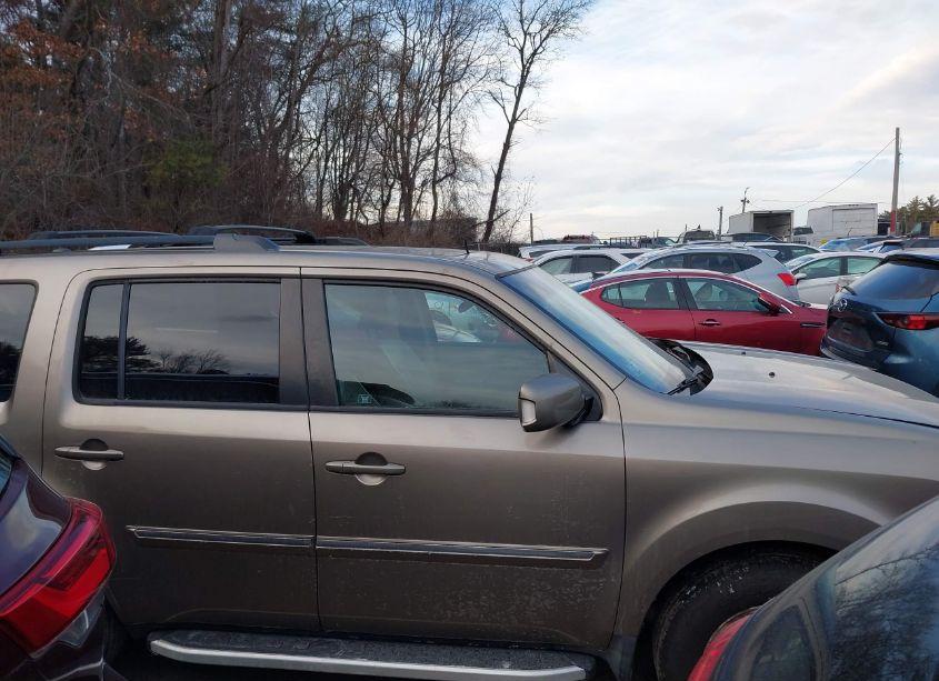 Photo 13 of 2011 Honda Pilot TOURING (VIN 5FNYF4H98BB008931)